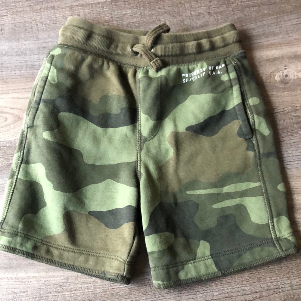 NWOT Gap pull on shorts